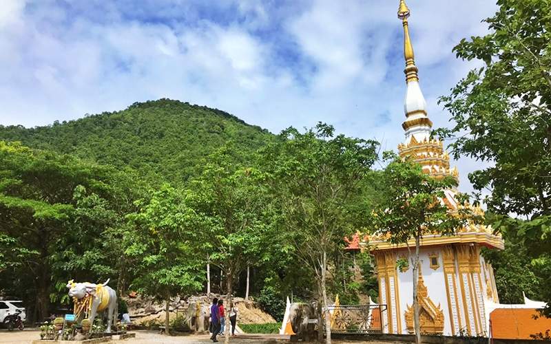 Wat Pra Bat Phu Kwai Ngen_Loei